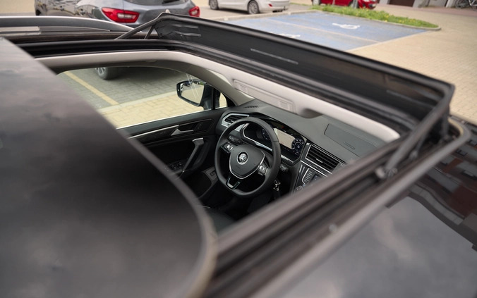 Volkswagen Tiguan cena 79700 przebieg: 213000, rok produkcji 2016 z Płock małe 781